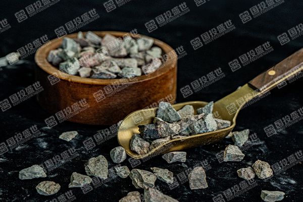 當前國際上有哪些行業和企業使用沸石？
